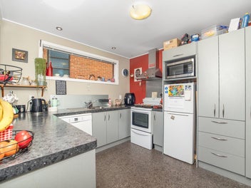 Vendor is on the Move, Must be sold