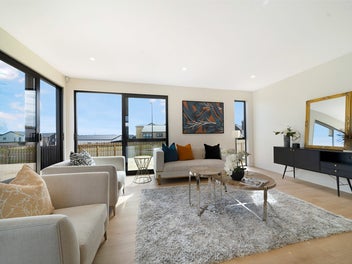 Sunny Corner-Site Living for the Modern Family