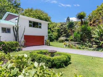 Space, Views & Lifestyle Minutes from Urenui