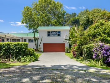 Space, Views & Lifestyle Minutes from Urenui