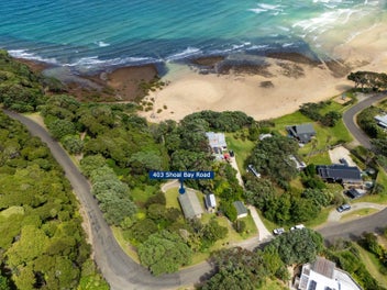 Glamour Coastal Living with Absolute Waterfront