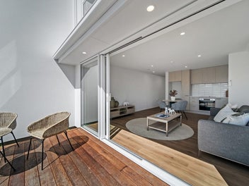 Bedroom & Bathroom on each floor !