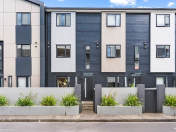 Hidden City townhouse - Short walk to everything