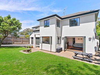 PERFECT MODERN FAMILY BALANCE!