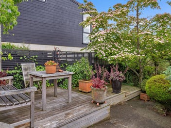 Grand Views & Timeless Living on The Downs