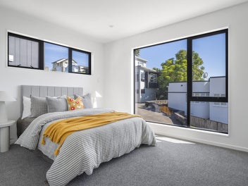 Modern New-Build in Prestigious One Tree Hill