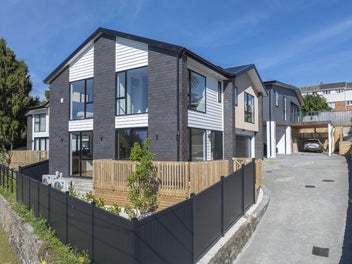 Modern New-Build in Prestigious One Tree Hill