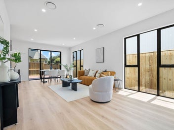 Modern Family Living – Next to Reserve