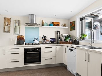 A Slice of Coastal Paradise!