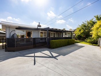 Massive 6 X 8M Shed!