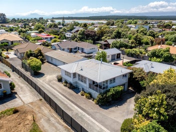 Heart of Mapua with Ample Garaging and Storage