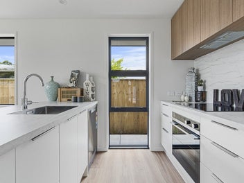 SITTING PRETTY ON PRINCESS STREET!