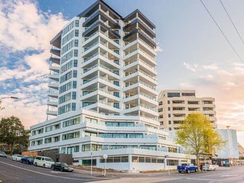 Spectacular Views - Penthouse High on Ridgeline!