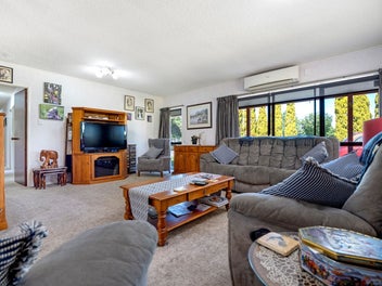 Tamahere Lifestyle with Land & Potential!