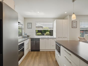 Great Home, Fantastic Outlook & Location