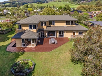 A Lakeside Lifestyle You’ll Want to Claim