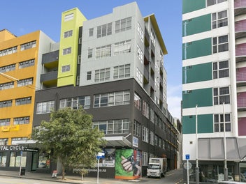 Oversized Apartment with Strong Returns!