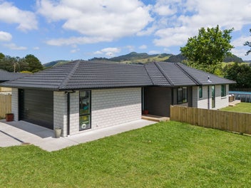 Contemporary Living Meets Family Functionality