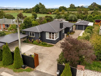 Close to Town, Big on Space - 2 Beds + Sleepout!