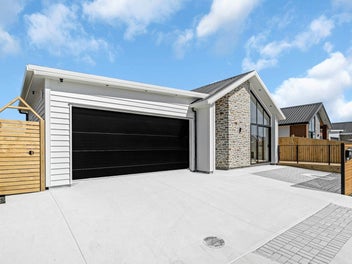 Multigenerational Living, 2 Kitchens & 2 Masters