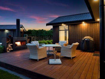 Breathtaking views, comfort, style & new shed