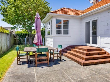 SUPERB CENTRAL LOCATION