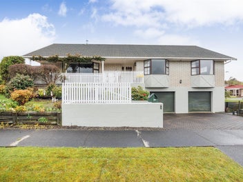 TEAM LEWIS - BOLD STATEMENT IN APPEALING LOCATION