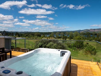 Above Par- Exceptional Elevated Lake Views