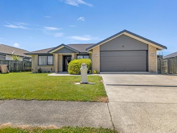 A Modern Family Oasis in Owhata