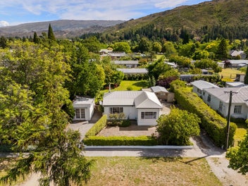 QUAINT COTTAGE CHARM