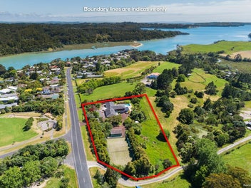 Premier Estate: Tennis, Pool & Stunning Views