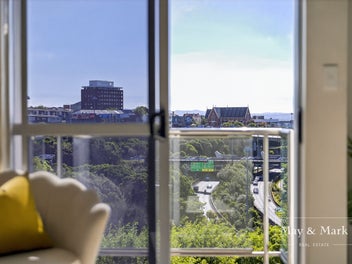 Rare Find! Bridgeside Apartment with 2 Carparks