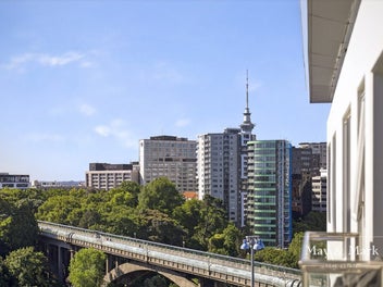 Rare Find! Bridgeside Apartment with 2 Carparks