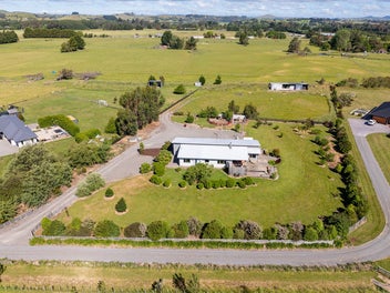 Modern 236m2 Home on 1Ha