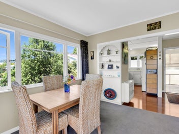 Treetop Sanctuary with Seaviews