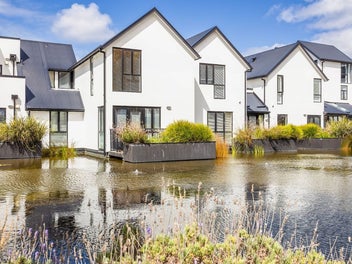 Merivale Pad - Office Road - $799,000