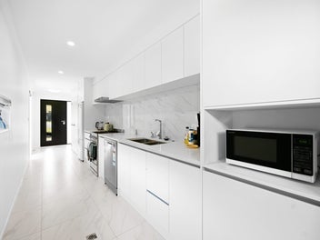 Modern and Freehold for Better Value