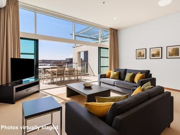 Top-Floor Harbour Haven