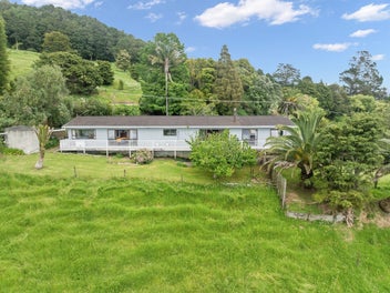 Ignore the CV - Your Rural Lifestyle Awaits!