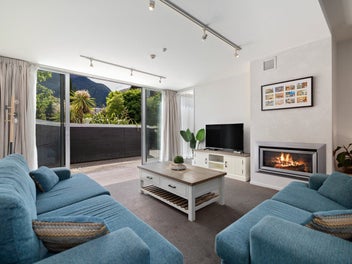 Sold sign required – walk to town!