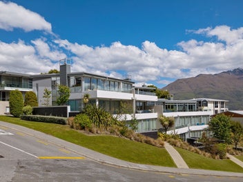 Must be sold – Airbnb ready, walk to town!