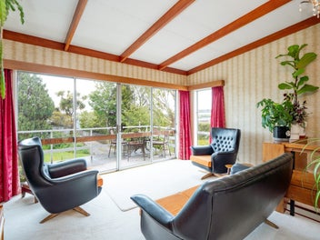 BIG HOUSE, QUIET STREET, GREAT LOCATION!