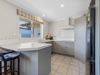 Sunny, Easy-Care, Pyes Pa Living