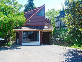 Opposite St Lukes Mall – Do-Up Opportunity