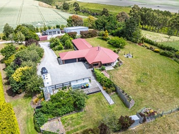 10ha - Spacious Home - Superior Garaging