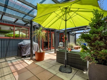 Beachside Bolt-Hole With Serious Garaging