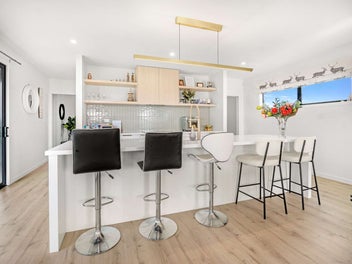 Your Dream Home at Lake Hood