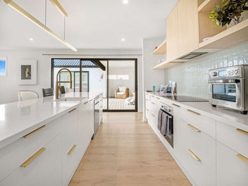 Your Dream Home at Lake Hood