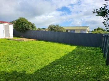 Flat, sunny, private section in Tiki