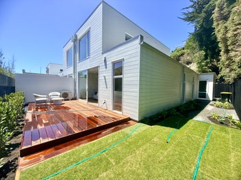 Completed! Master Downstairs! 140m2 garage & park